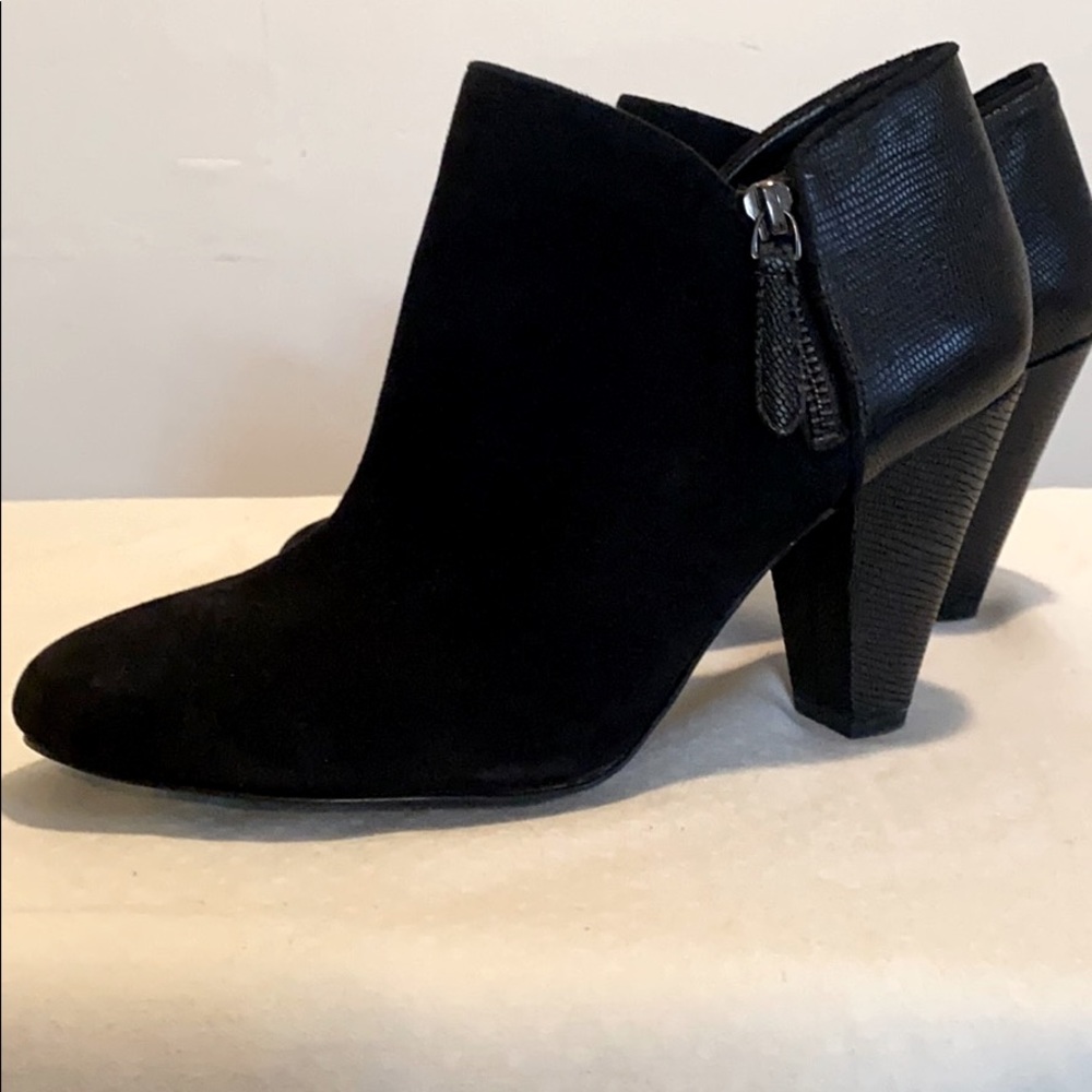 Like new Gianni Bini 2 tone black booties